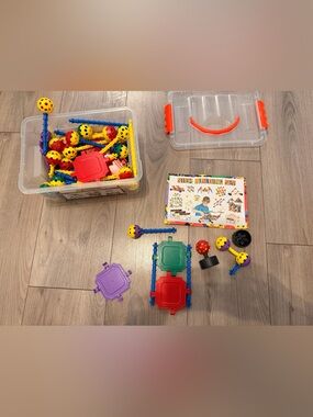 IQ Builder STEM toys
